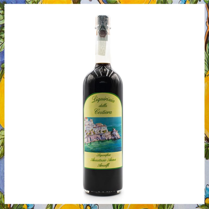 Il finocchietto, dolce e aromatico, trova nella Costiera Amalfitana il suo habitat naturale: clima mediterraneo e terreno soffice. Questo liquore riassume, nella sua fragranza, nel suo colore e nel suo sapore intenso, l’essenza delle nostre terre costiere.